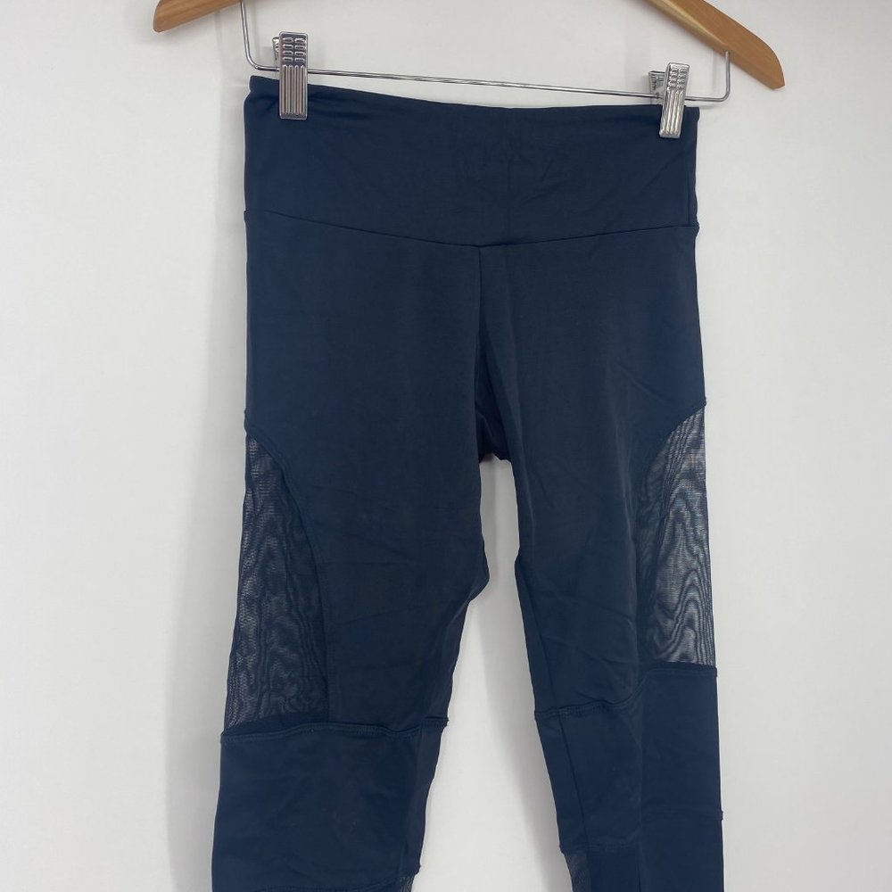 Onzie | Size XS. Black Mesh Crop Leggings
